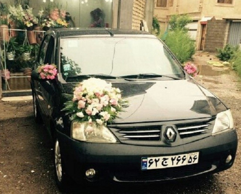 ماشین عروس با تزئین گل های ساده