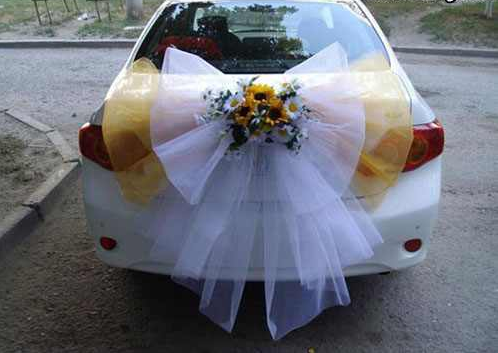 تزئین ماشین عروس با پاپیون همراه گل