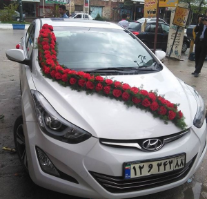 ماشین عروس با گل رز